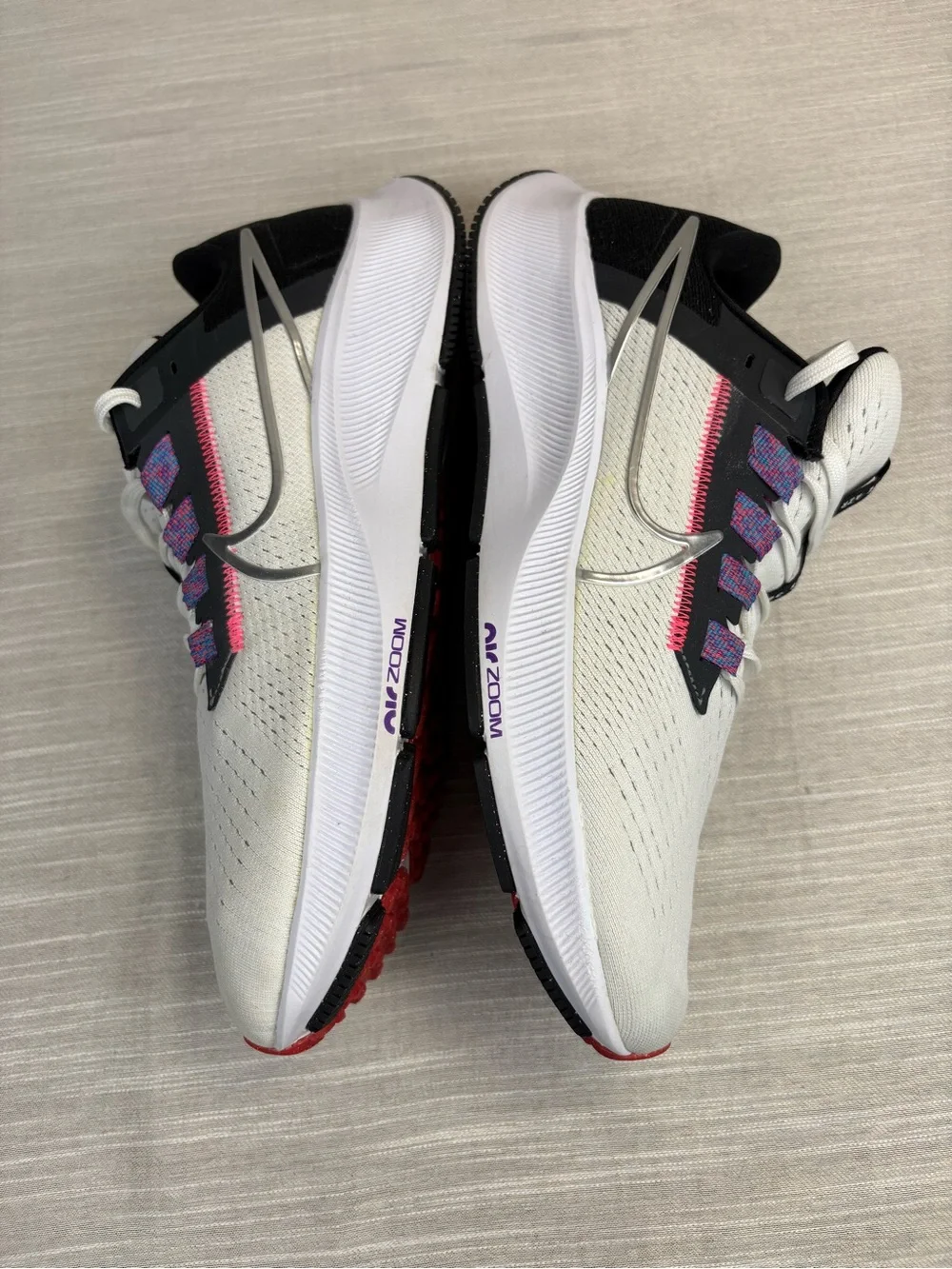 Size 9 - Nike Air Zoom Pegasus 38 White Metallic Silver W